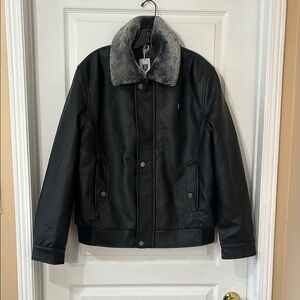 FERRARI COLLECTIONMen's  NWT Black Faux Leather Jacket Gray Fur Collar size m